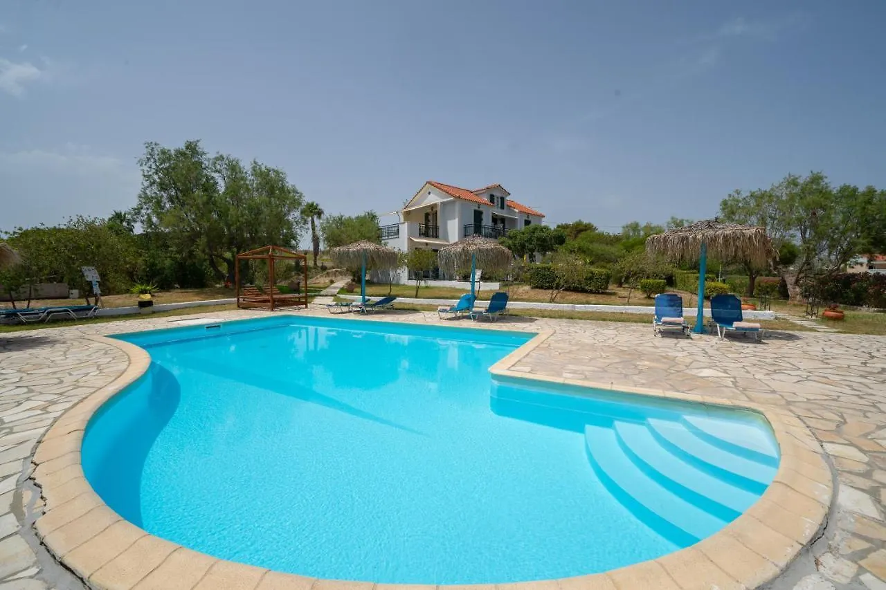 *** מלון דירות Xi Beach XI Village יוון